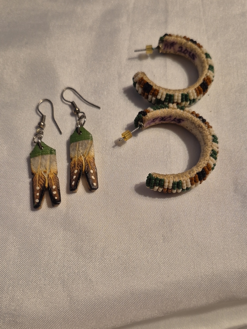 Pune Ridge Native American Made Beade Hoops And Carved Feathers